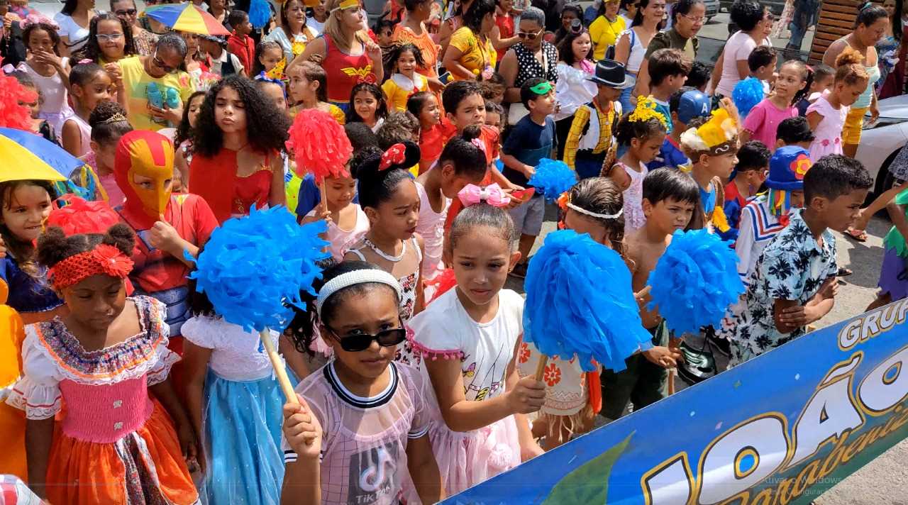 Camacã: Grupo Escolar João XXIII e Grupo Escolar Clériston Andrade promoveram desfile em homenagem as crianças